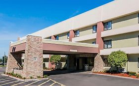 Quality Inn & Suites Warren - Detroit